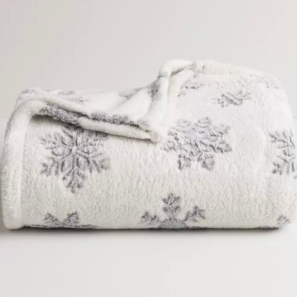 Snowflake Plush Throw NEW White Blanket with Snowflakes 5'x6' NWT - Picture 1 of 4